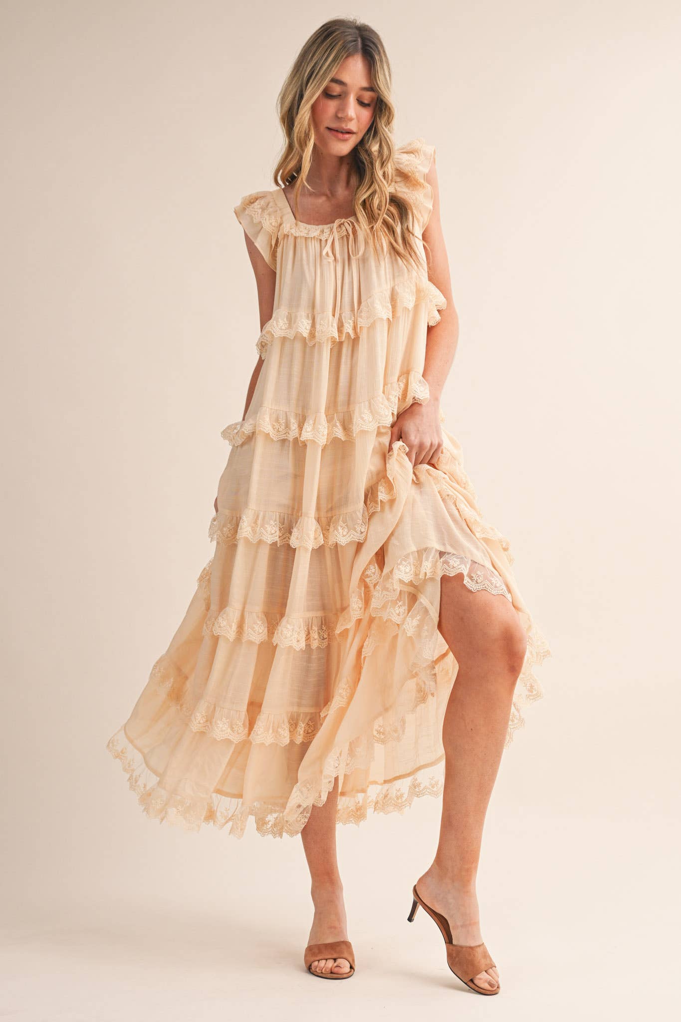 TIERED LACE TRIM FLOWY MAXI DRESS