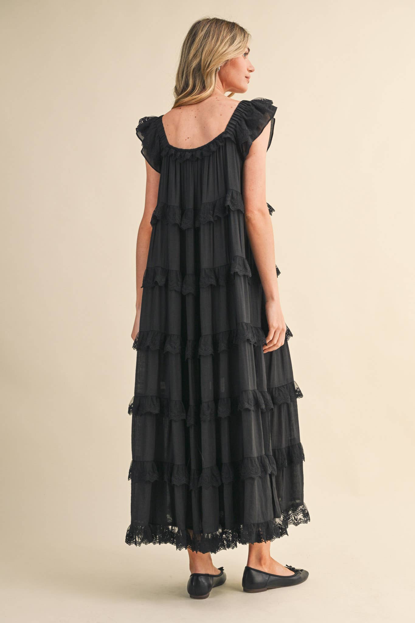 TIERED LACE TRIM FLOWY MAXI DRESS