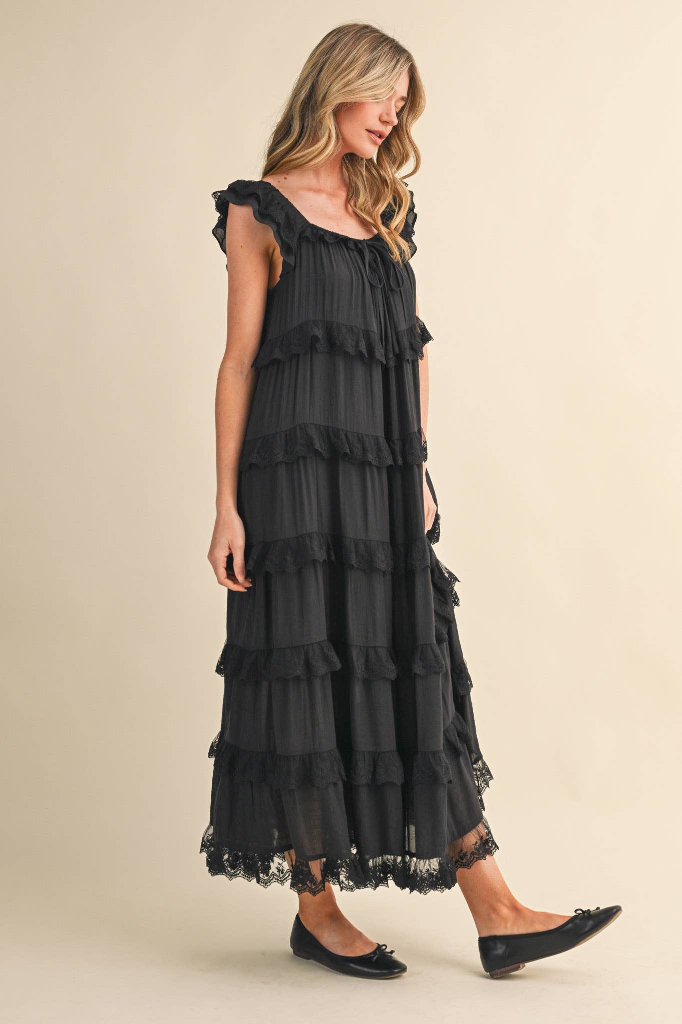 TIERED LACE TRIM FLOWY MAXI DRESS