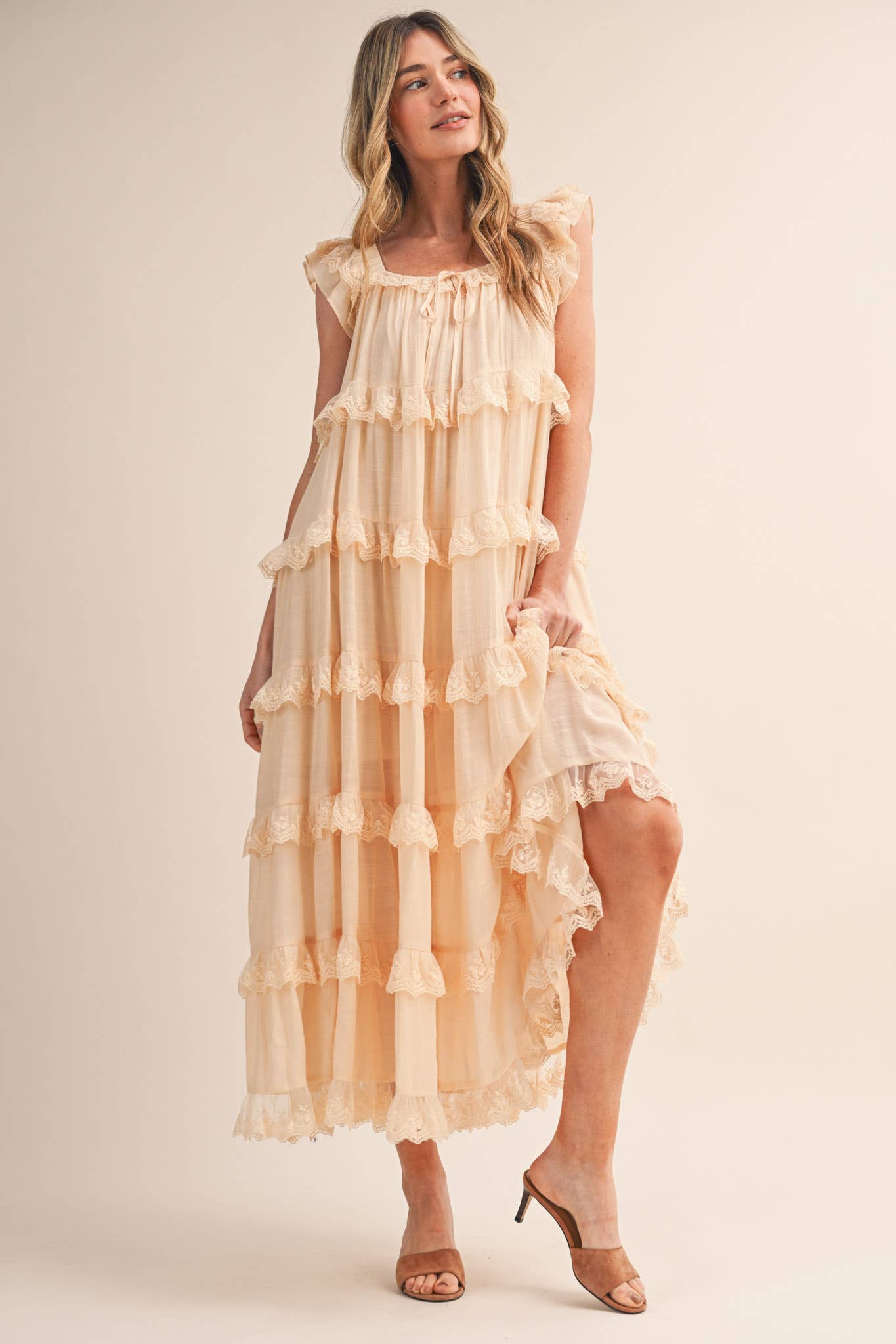 TIERED LACE TRIM FLOWY MAXI DRESS