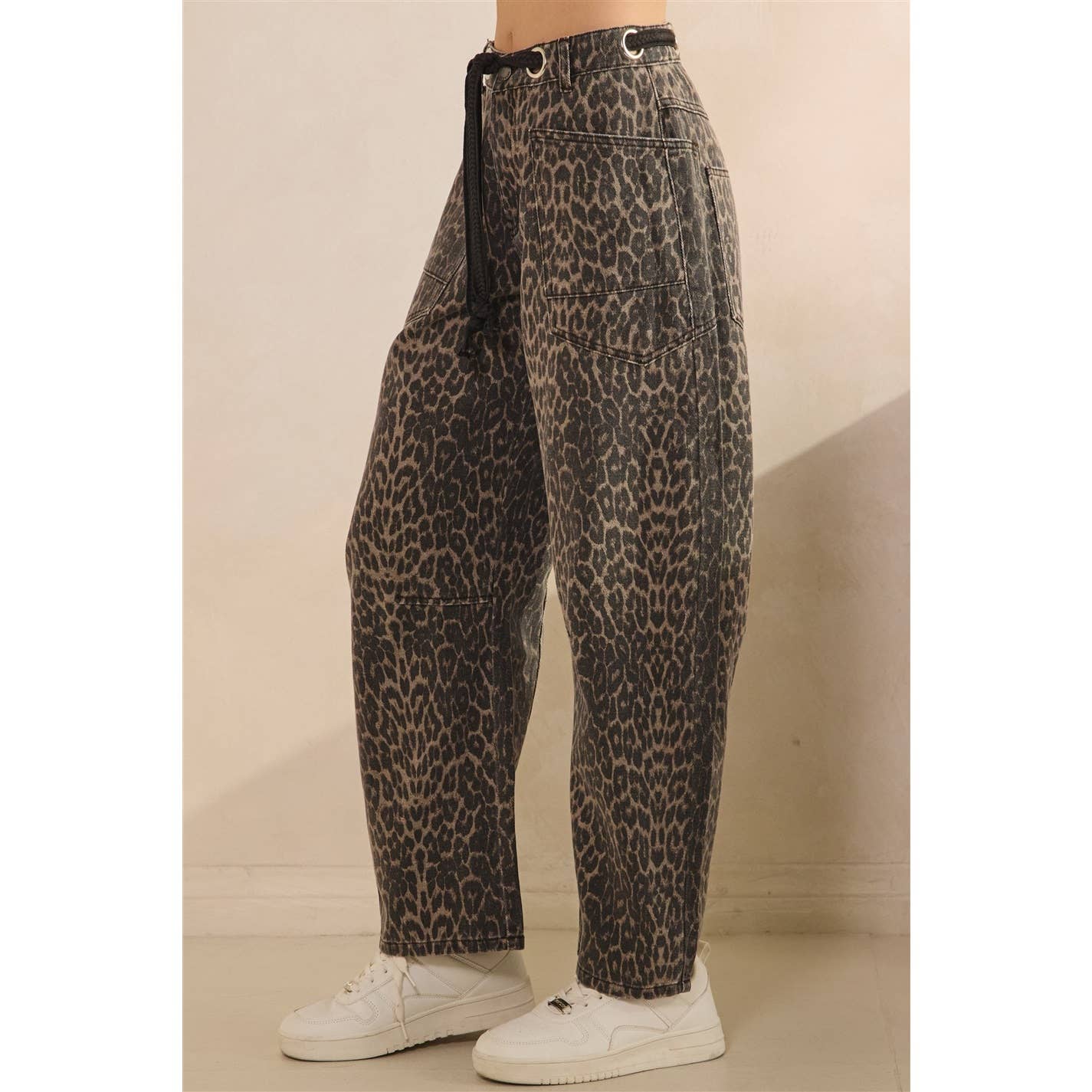 Printed Horseshoe Jeans with Belt Detail