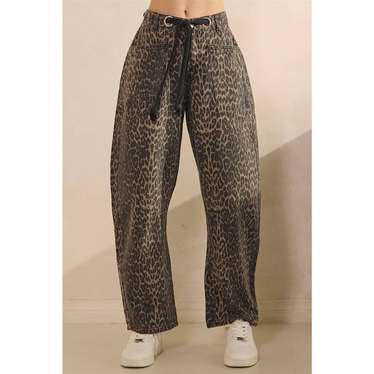 Printed Horseshoe Jeans with Belt Detail