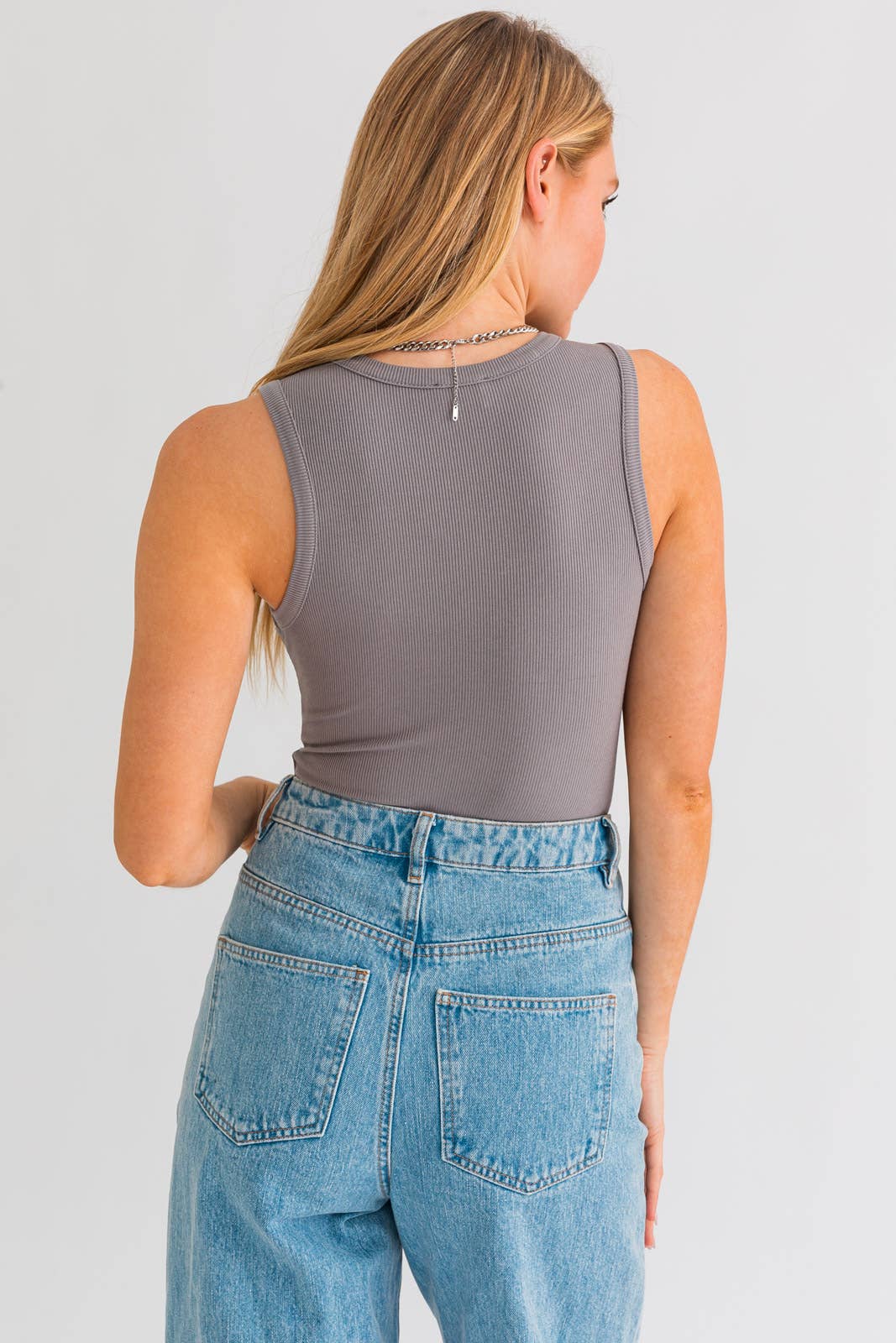 ROUND NECK SLEEVELESS BODYSUIT