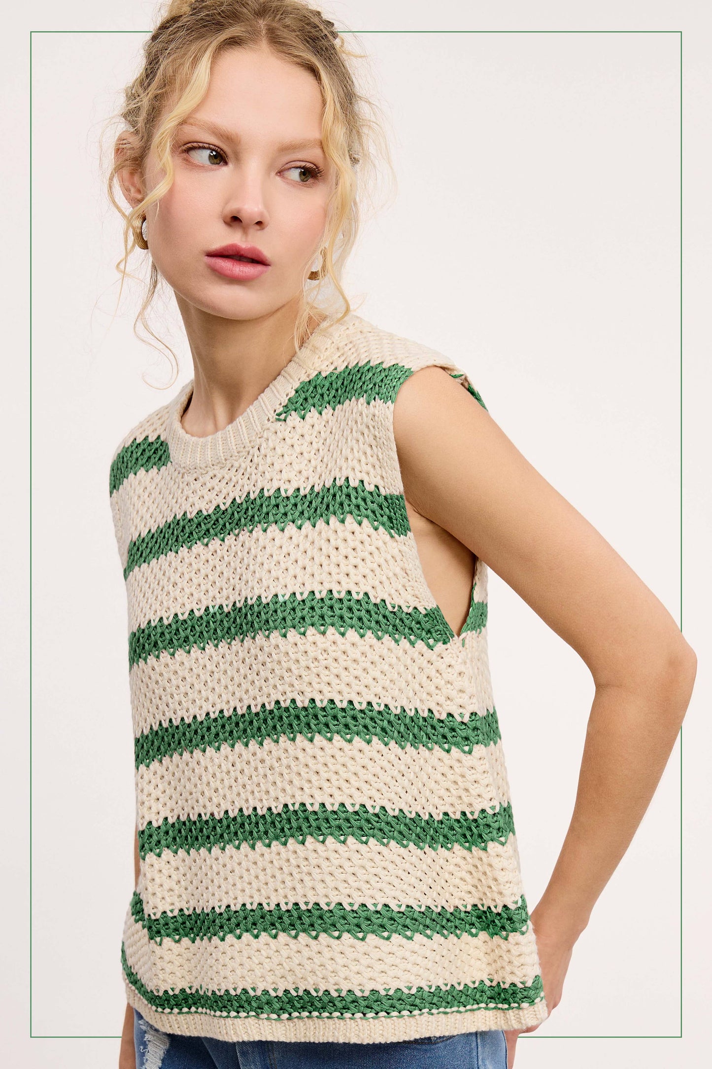 MCS3584-Chunky Striped Crew Mock Neck Sleeveless Sweater Top
