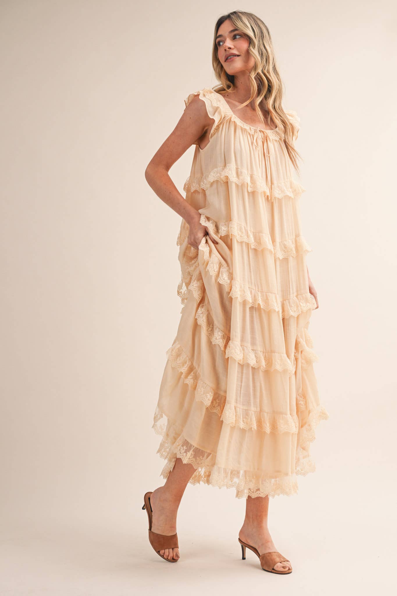 TIERED LACE TRIM FLOWY MAXI DRESS