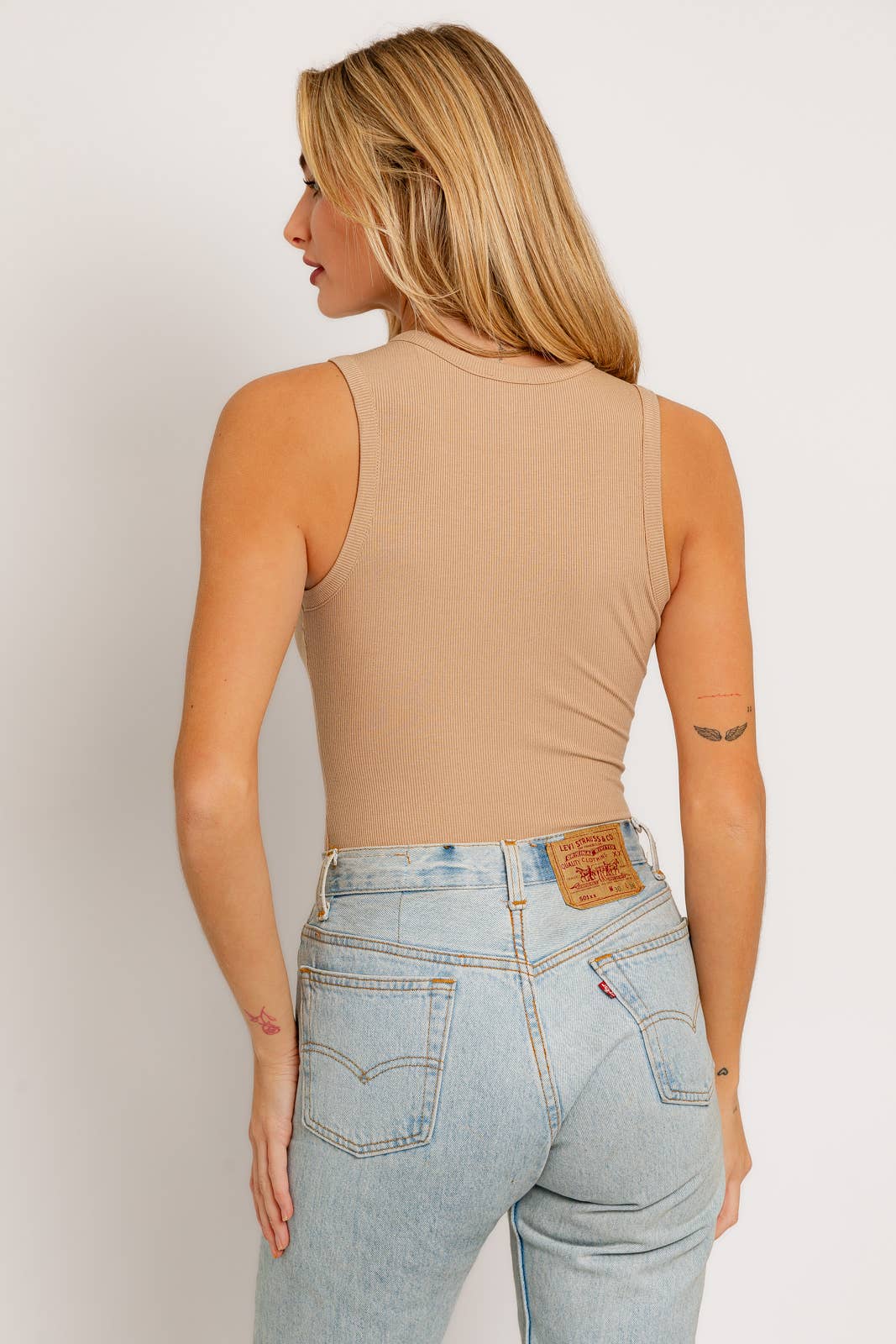 ROUND NECK SLEEVELESS BODYSUIT