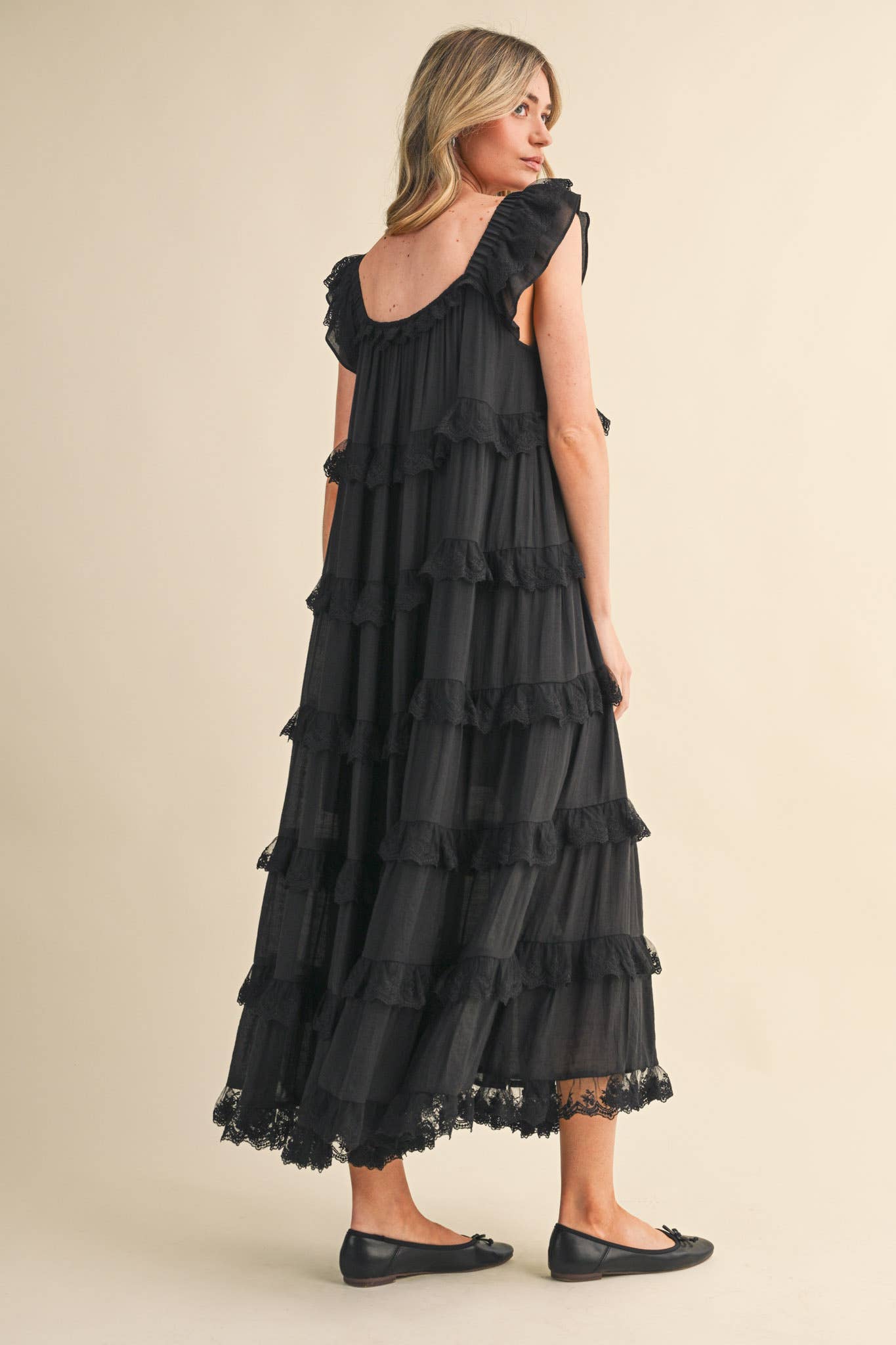 TIERED LACE TRIM FLOWY MAXI DRESS