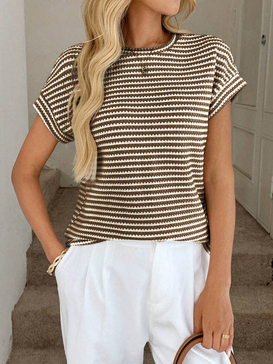 Two-Tone Short Sleeve Knit Pullover Top