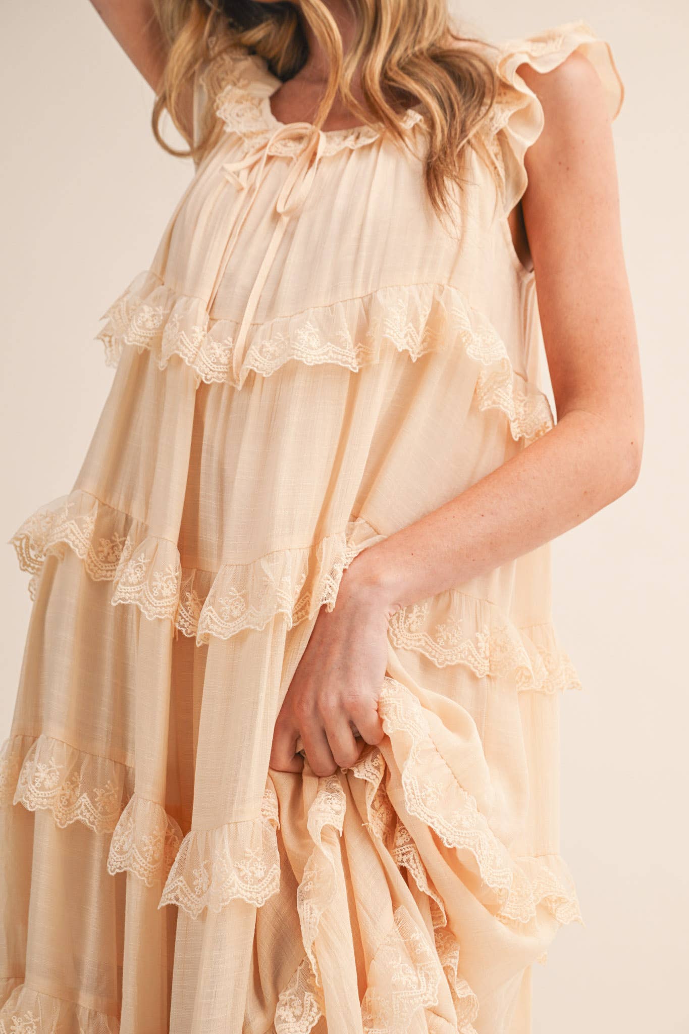 TIERED LACE TRIM FLOWY MAXI DRESS